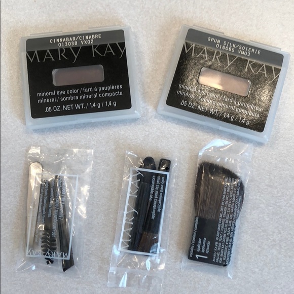 Mary Kay Other - Mary Kay Eye Make Up Bundle - new in box